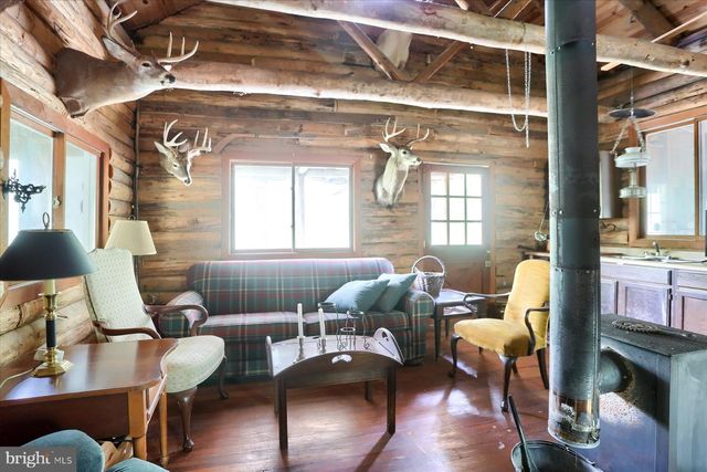 1575 PINE GROVE RD, Bethel, PA 19507