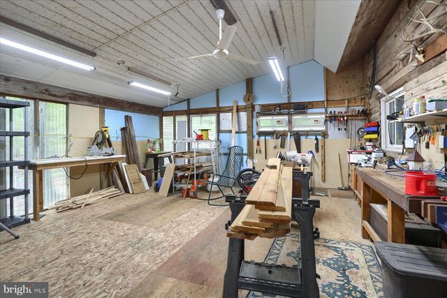 1575 PINE GROVE RD, Bethel, PA 19507