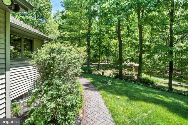 1575 PINE GROVE RD, Bethel, PA 19507