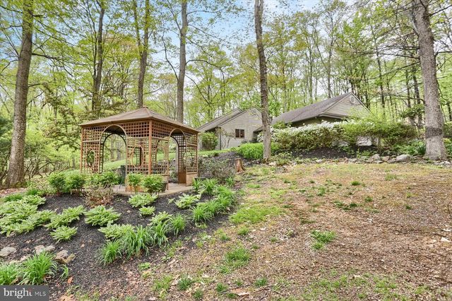 1575 PINE GROVE RD, Bethel, PA 19507