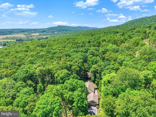 1575 PINE GROVE RD, Bethel, PA 19507