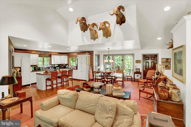 1575 PINE GROVE RD, Bethel, PA 19507