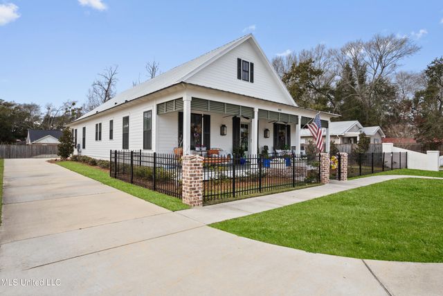 441 Bills Avenue, Ocean Springs, MS 39564
