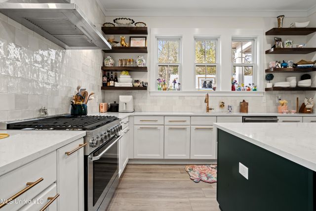 441 Bills Avenue, Ocean Springs, MS 39564