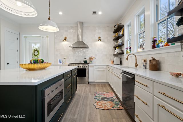 441 Bills Avenue, Ocean Springs, MS 39564