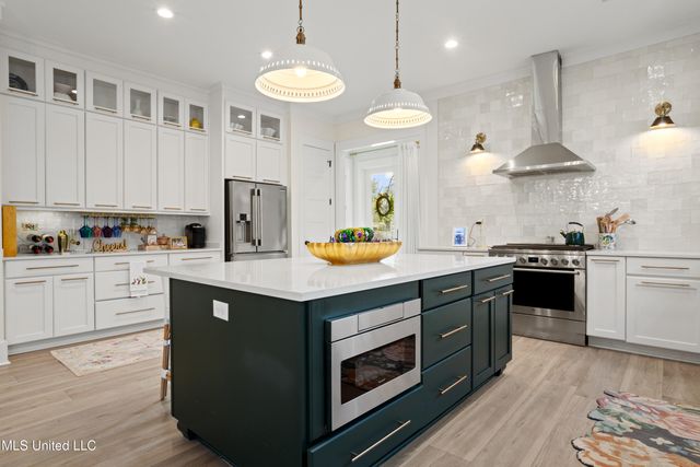 441 Bills Avenue, Ocean Springs, MS 39564