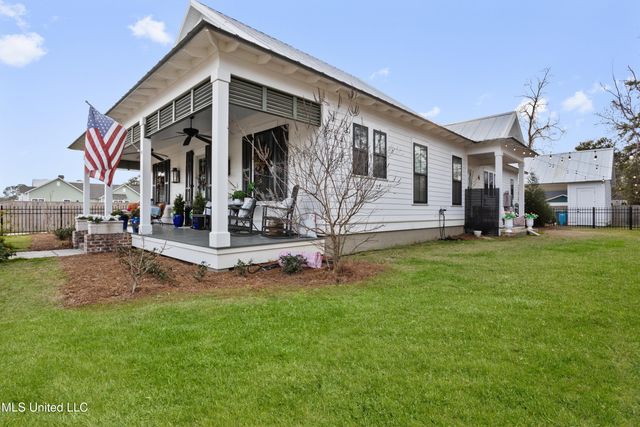 441 Bills Avenue, Ocean Springs, MS 39564