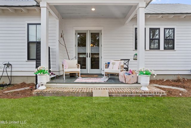 441 Bills Avenue, Ocean Springs, MS 39564