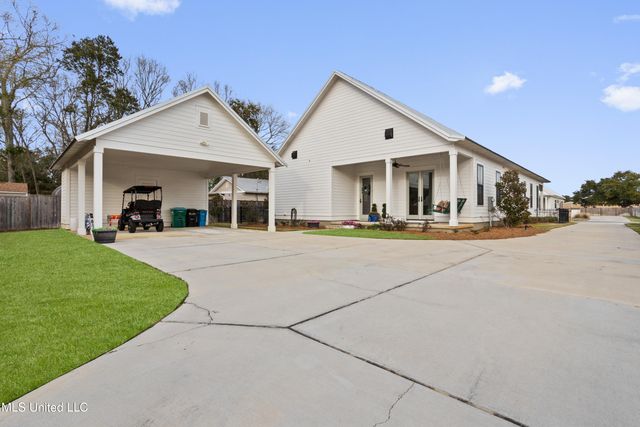 441 Bills Avenue, Ocean Springs, MS 39564