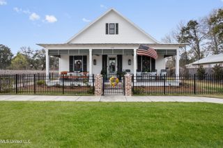 441 Bills Avenue, Ocean Springs, MS 39564