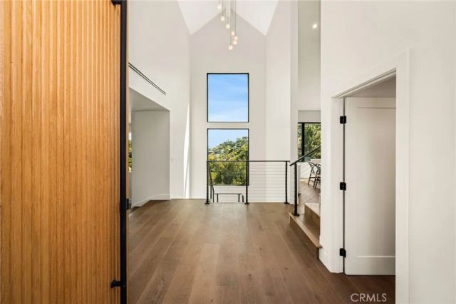 3566 Beverly Glen, Sherman Oaks, CA 91423
