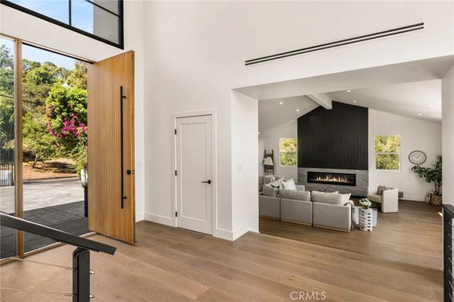 3566 Beverly Glen, Sherman Oaks, CA 91423