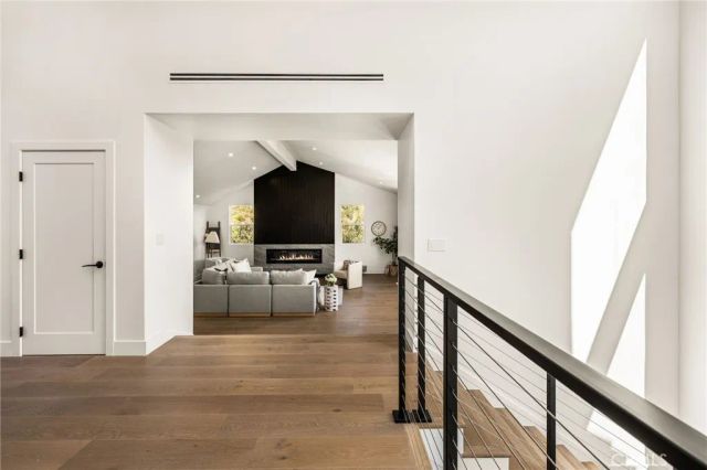 3566 Beverly Glen, Sherman Oaks, CA 91423