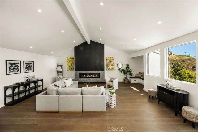 3566 Beverly Glen, Sherman Oaks, CA 91423