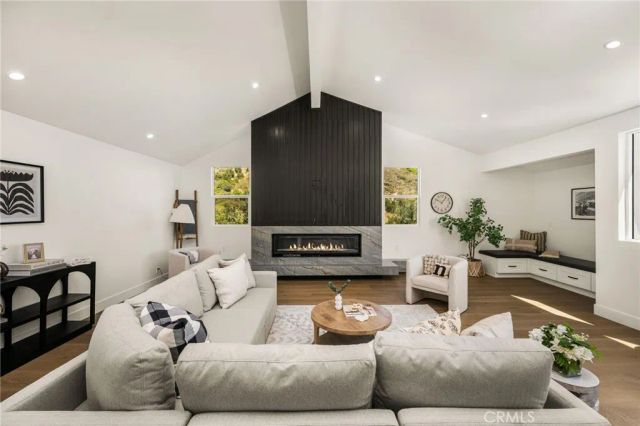 3566 Beverly Glen, Sherman Oaks, CA 91423