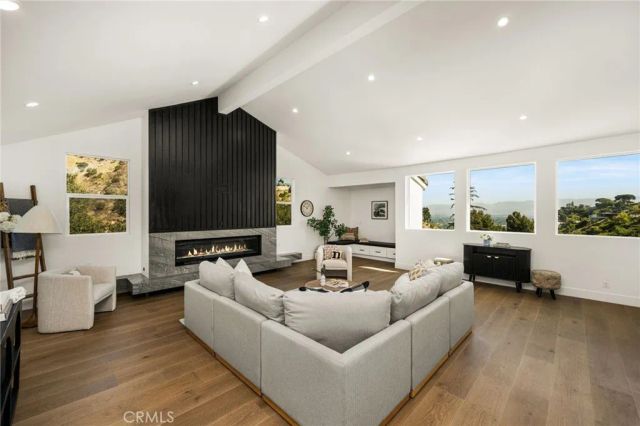 3566 Beverly Glen, Sherman Oaks, CA 91423