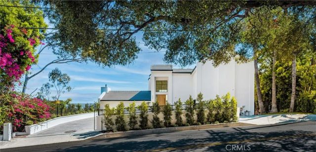 3566 Beverly Glen, Sherman Oaks, CA 91423