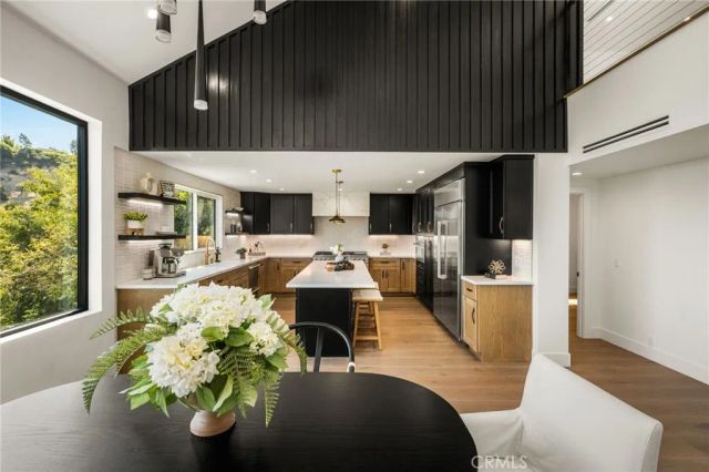 3566 Beverly Glen, Sherman Oaks, CA 91423