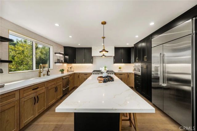 3566 Beverly Glen, Sherman Oaks, CA 91423