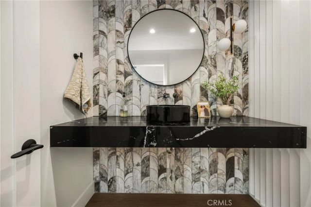3566 Beverly Glen, Sherman Oaks, CA 91423
