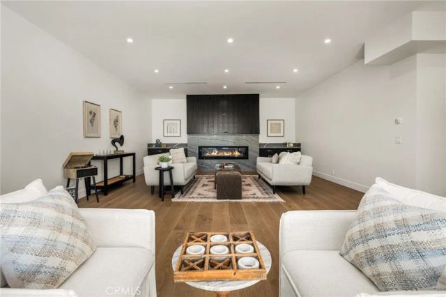 3566 Beverly Glen, Sherman Oaks, CA 91423