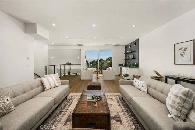 3566 Beverly Glen, Sherman Oaks, CA 91423