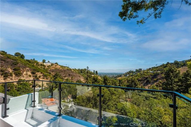 3566 Beverly Glen, Sherman Oaks, CA 91423