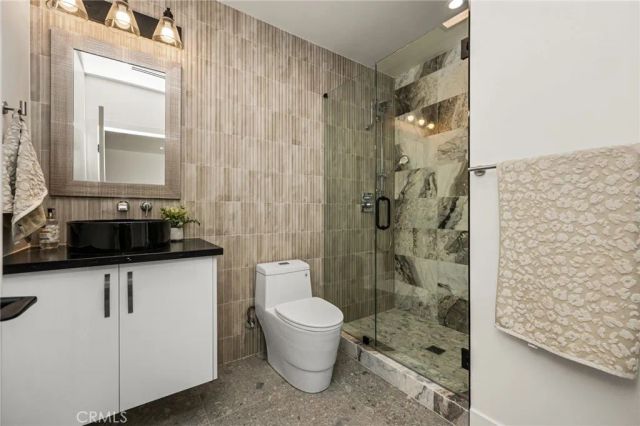 3566 Beverly Glen, Sherman Oaks, CA 91423