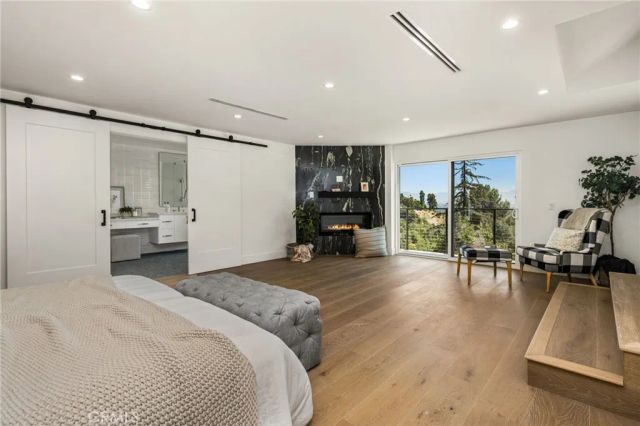 3566 Beverly Glen, Sherman Oaks, CA 91423