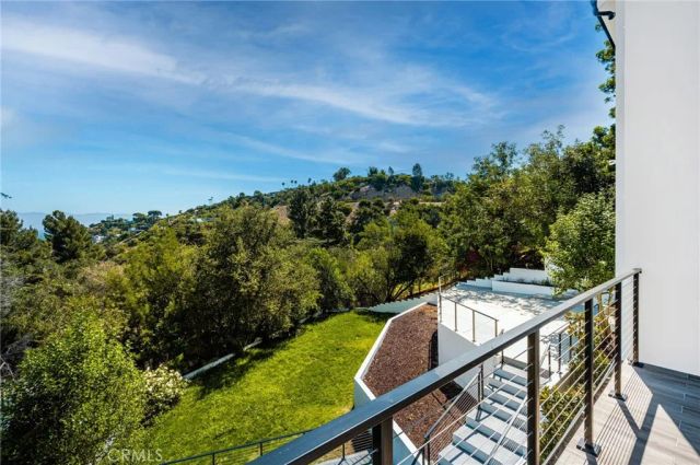 3566 Beverly Glen, Sherman Oaks, CA 91423