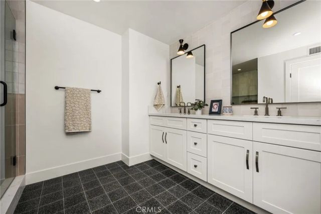 3566 Beverly Glen, Sherman Oaks, CA 91423