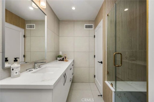 3566 Beverly Glen, Sherman Oaks, CA 91423