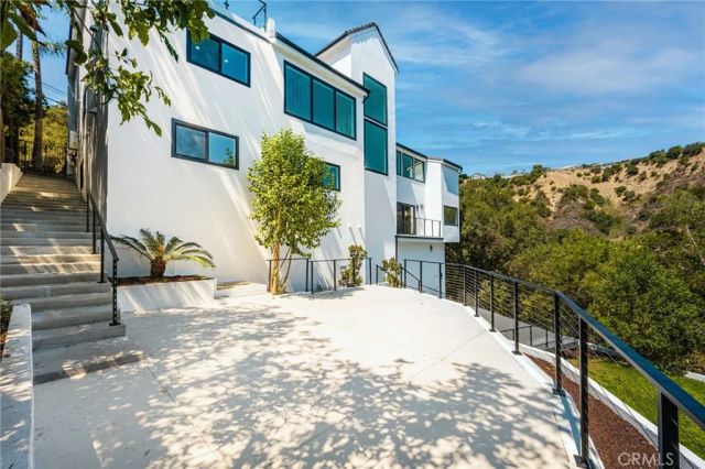 3566 Beverly Glen, Sherman Oaks, CA 91423