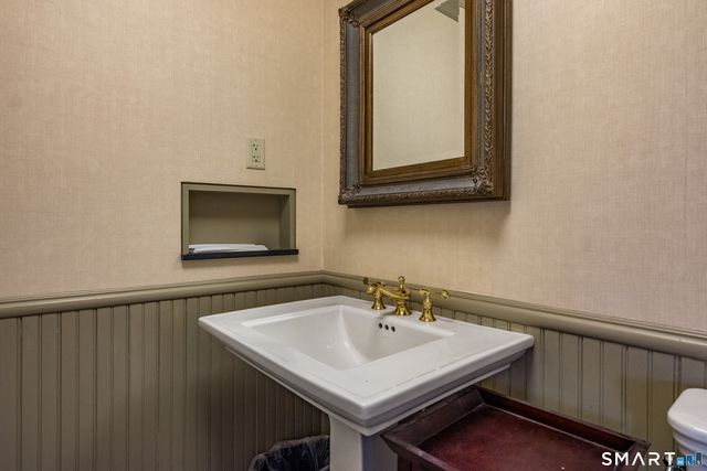 3 Essex Square, Essex, CT 06426