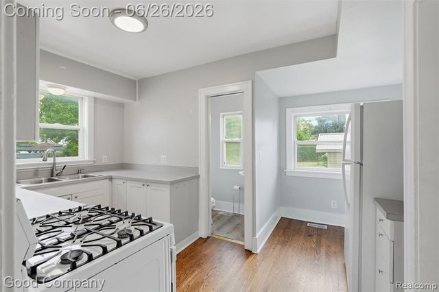 1956 Pinecrest Drive, Ferndale, MI 48220