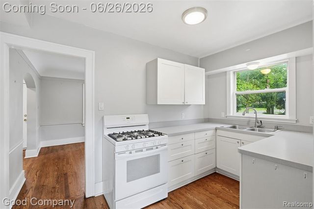 1956 Pinecrest Drive, Ferndale, MI 48220