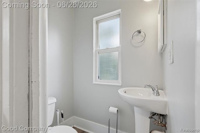 1956 Pinecrest Drive, Ferndale, MI 48220