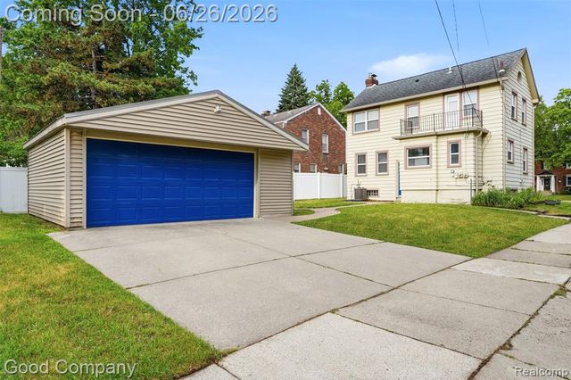 1956 Pinecrest Drive, Ferndale, MI 48220