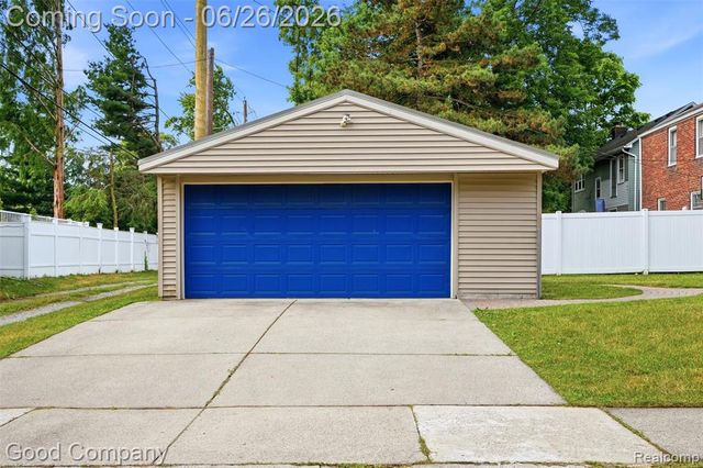 1956 Pinecrest Drive, Ferndale, MI 48220