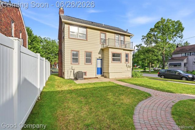 1956 Pinecrest Drive, Ferndale, MI 48220