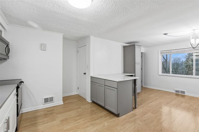 5843 Wilson Dr, Bethel Park, PA 15102