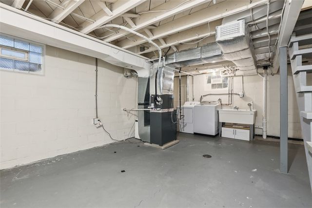 5843 Wilson Dr, Bethel Park, PA 15102