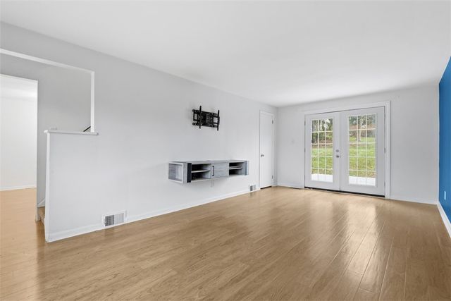 5843 Wilson Dr, Bethel Park, PA 15102