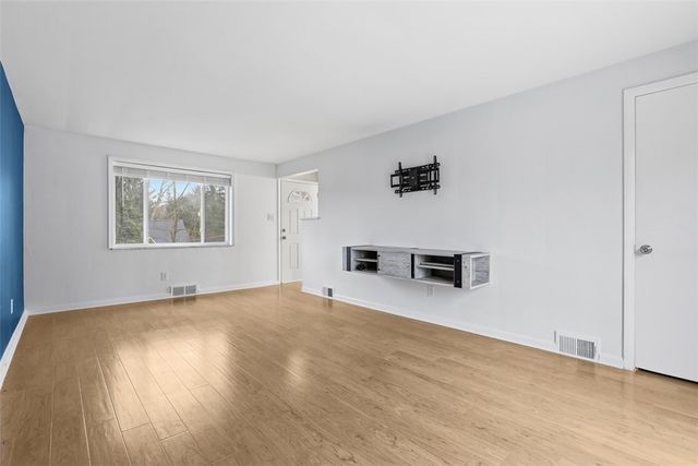 5843 Wilson Dr, Bethel Park, PA 15102