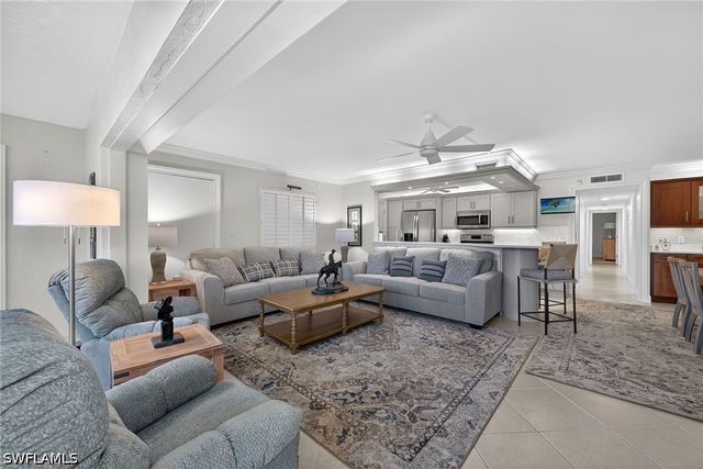 2900 Gulf Shore BLVD N 110, Naples, FL 34103