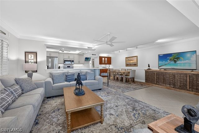 2900 Gulf Shore BLVD N 110, Naples, FL 34103