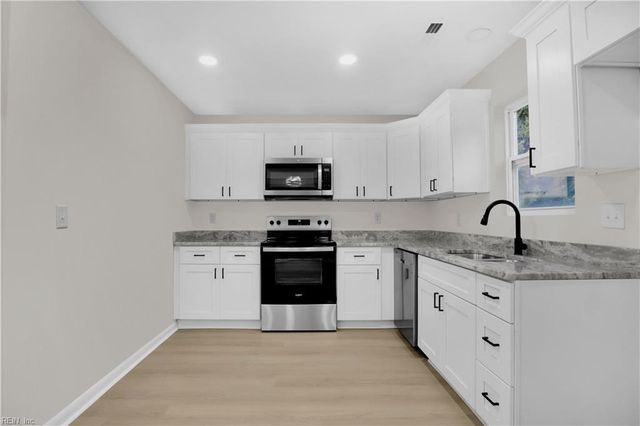 16209 Smithfield Heights DR, Smithfield, VA 23430