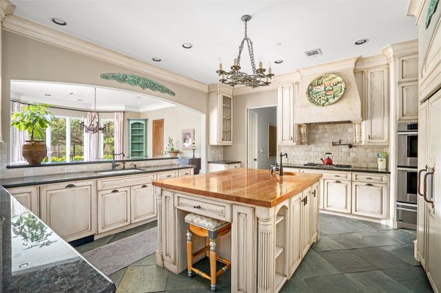 4 Glendenning Lane, Houston, TX 77024