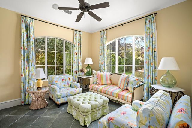 4 Glendenning Lane, Houston, TX 77024