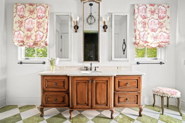 4 Glendenning Lane, Houston, TX 77024